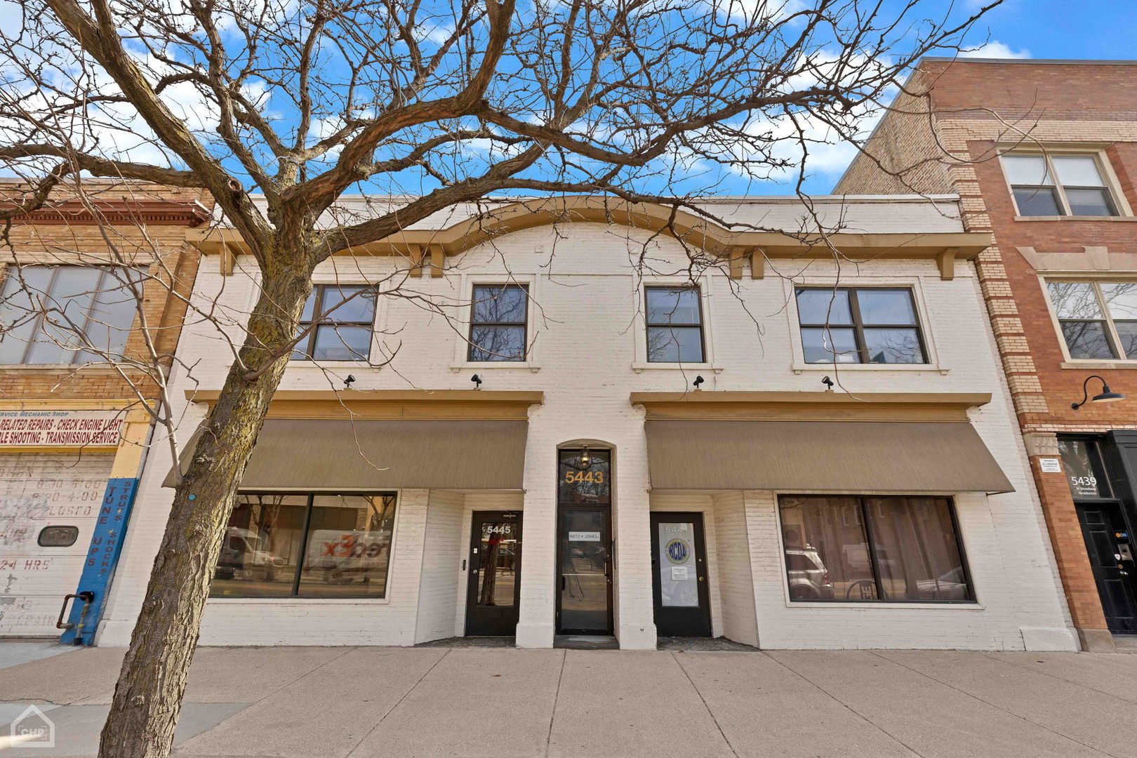 5441 - 5445 N Broadway Street