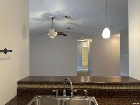 Tiny photo for 2020 E Creekwood Drive, Carbondale, IL 62901 (MLS # EB460053)