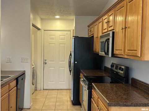 Tiny photo for 2020 E Creekwood Drive, Carbondale, IL 62901 (MLS # EB460053)