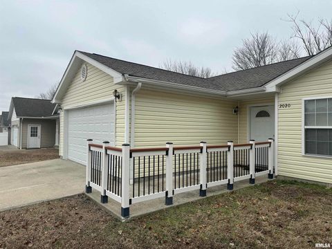 Tiny photo for 2020 E Creekwood Drive, Carbondale, IL 62901 (MLS # EB460053)
