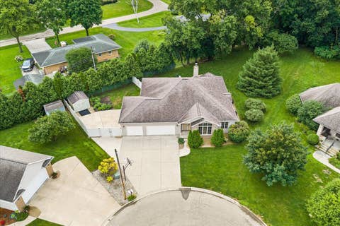 Tiny photo for 635 Magnolia Lane, Ottawa, IL 61350 (MLS # 12728693)