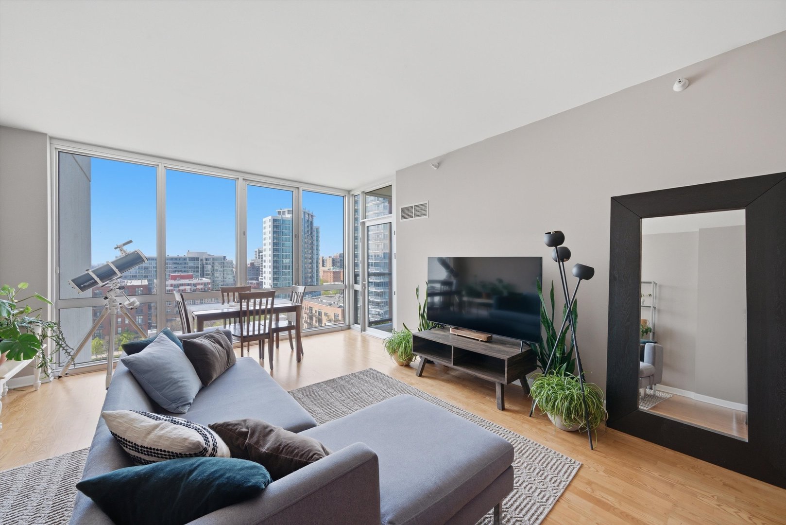 1629 S Prairie Avenue 1207