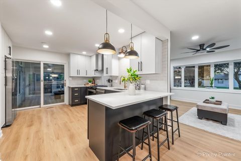 Tiny photo for 1942 Trail Ridge Street, Arlington Heights, IL 60004 (MLS # 12526673)