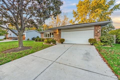 Tiny photo for 1942 Trail Ridge Street, Arlington Heights, IL 60004 (MLS # 12526673)