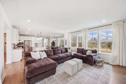 Tiny photo for 1014 Persimmon Court, Crystal Lake, IL 60012 (MLS # 12607286)