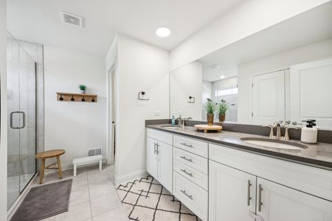 Tiny photo for 1014 Persimmon Court, Crystal Lake, IL 60012 (MLS # 12607286)