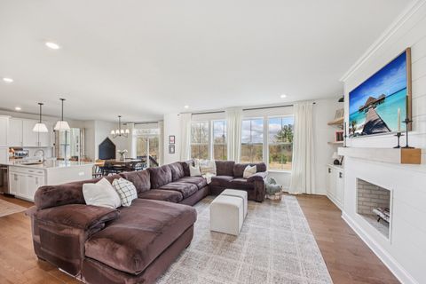 Tiny photo for 1014 Persimmon Court, Crystal Lake, IL 60012 (MLS # 12607286)