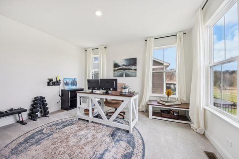 Tiny photo for 1014 Persimmon Court, Crystal Lake, IL 60012 (MLS # 12607286)