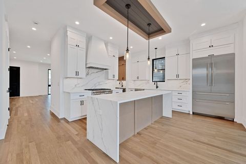 Tiny photo for 3903 N Drake Avenue, Chicago, IL 60618 (MLS # 12477172)