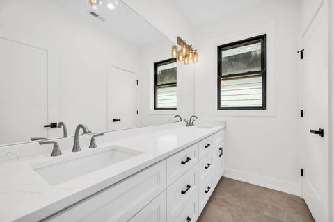 Tiny photo for 3903 N Drake Avenue, Chicago, IL 60618 (MLS # 12477172)