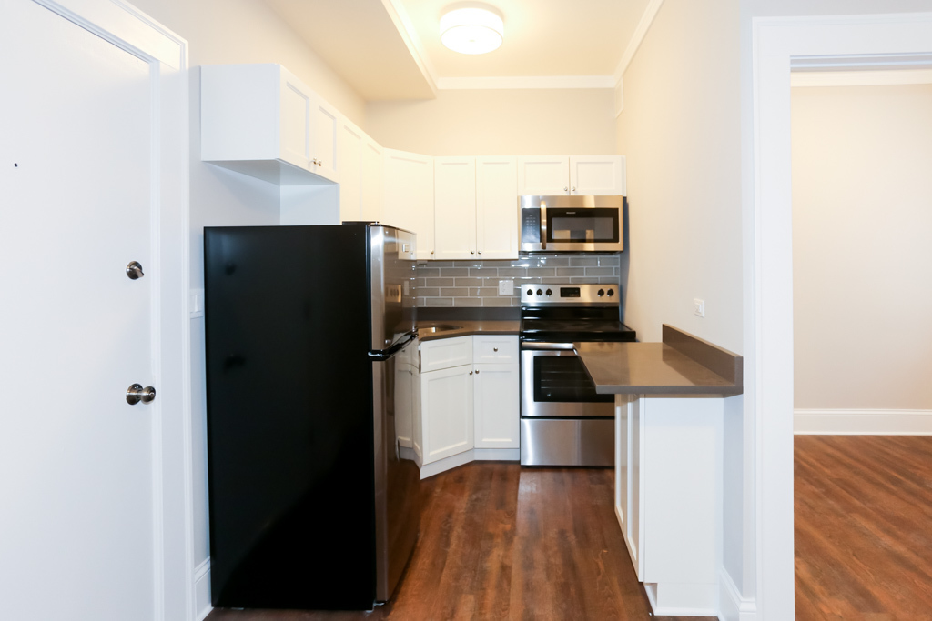 817 W Lakeside Place 105