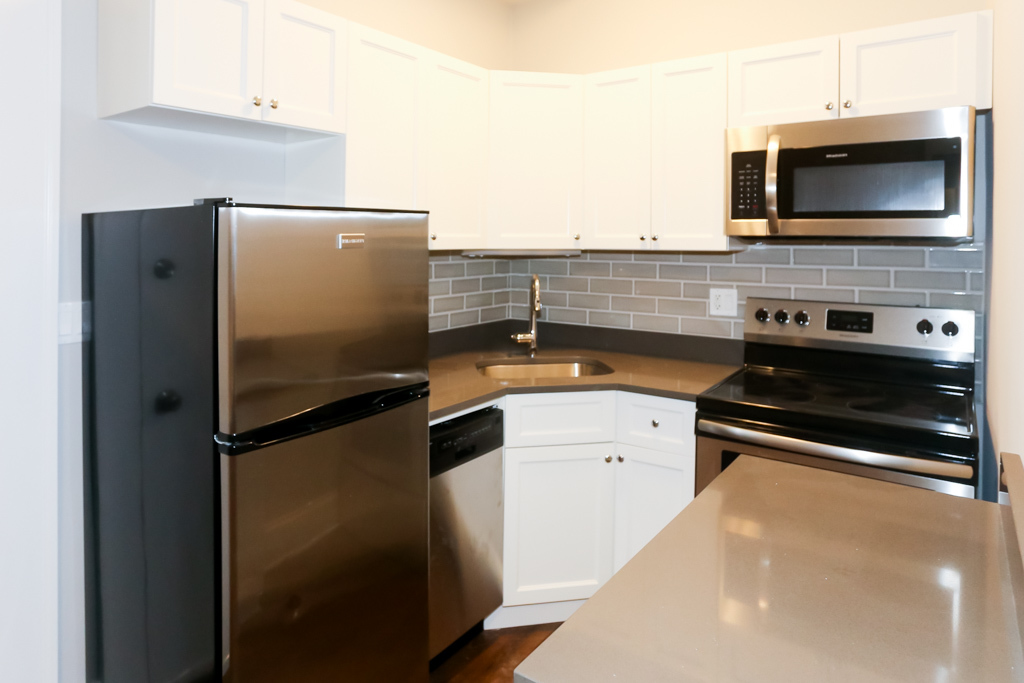 817 W Lakeside Place 105