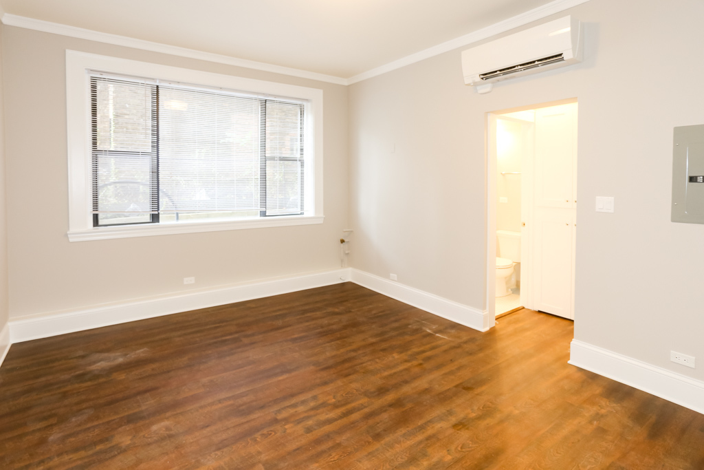 817 W Lakeside Place 105