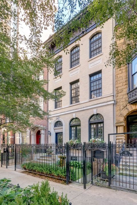 Photo of 53 E Division Street, Chicago, IL 60610 (MLS # 12602507)