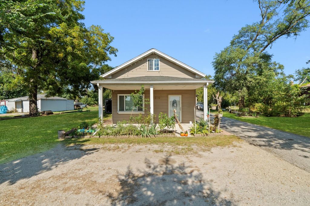 Photo for 4210 Midlothian Turnpike, Crestwood, IL 60418 (MLS # 12494693)