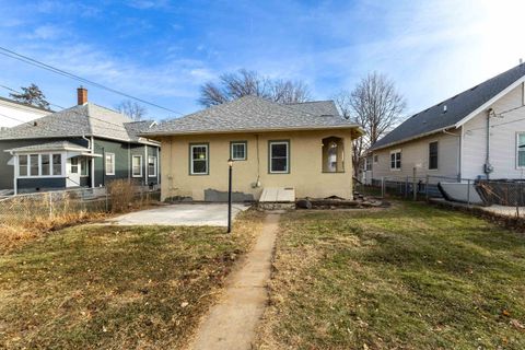 Tiny photo for 2010 Lillie Avenue, Davenport, IA 52804 (MLS # 100000279)
