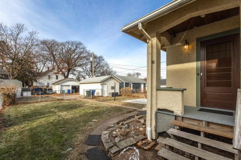 Tiny photo for 2010 Lillie Avenue, Davenport, IA 52804 (MLS # 100000279)