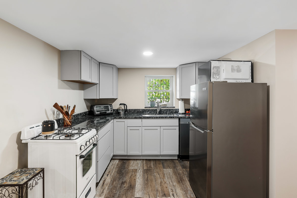 1301 W Nelson Street G