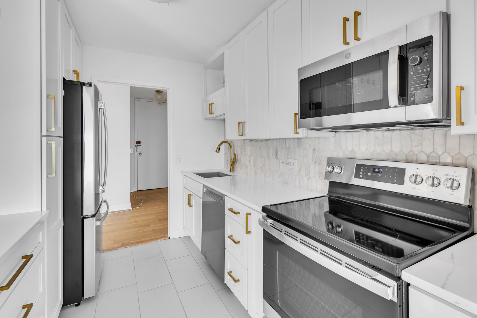 Chicago, Illinois 60640, United States, 2 Bedrooms Bedrooms, ,2 BathroomsBathrooms,Residential,Active,238100