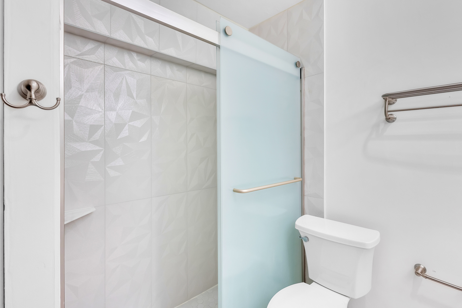 Chicago, Illinois 60640, United States, 2 Bedrooms Bedrooms, ,2 BathroomsBathrooms,Residential,Active,238100