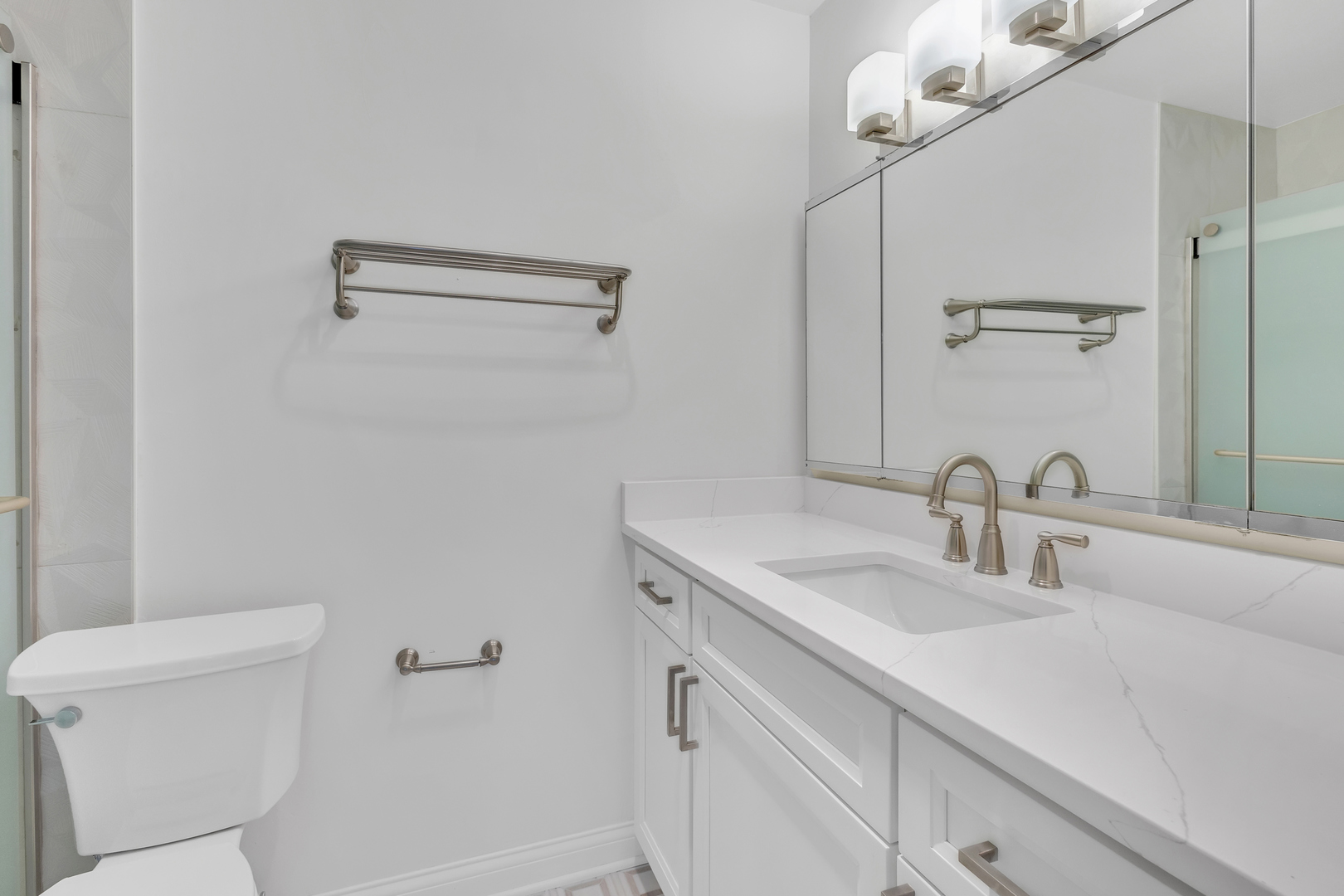 Chicago, Illinois 60640, United States, 2 Bedrooms Bedrooms, ,2 BathroomsBathrooms,Residential,Active,238100