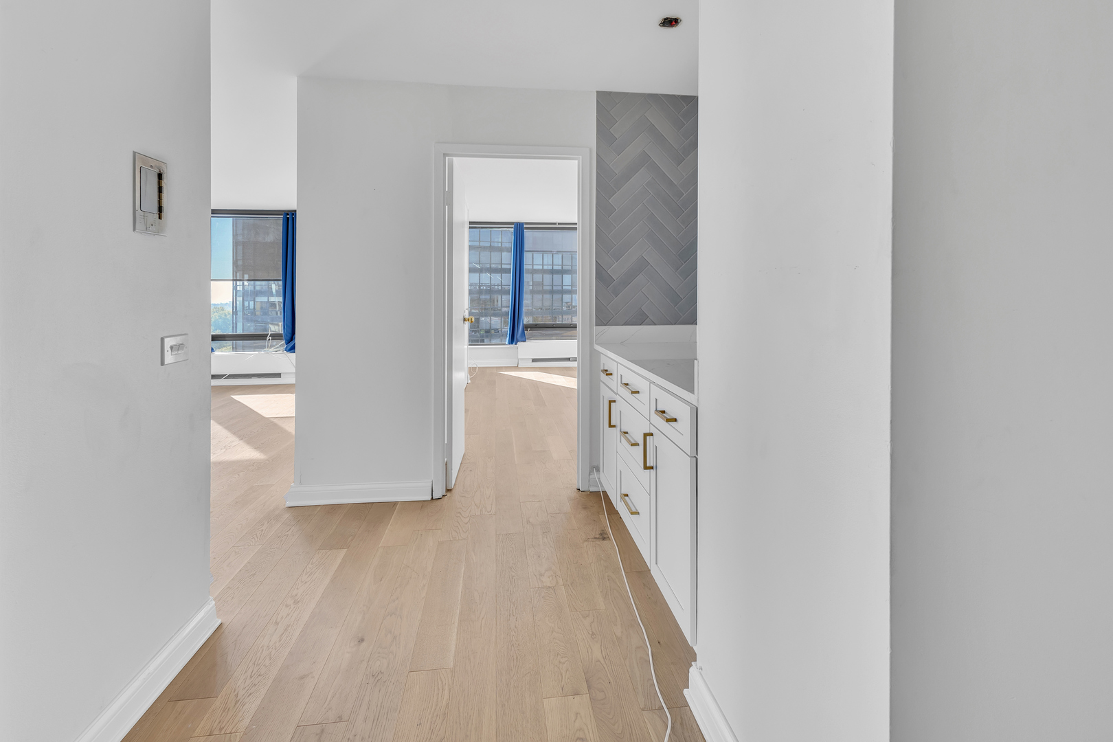 Chicago, Illinois 60640, United States, 2 Bedrooms Bedrooms, ,2 BathroomsBathrooms,Residential,Active,238100