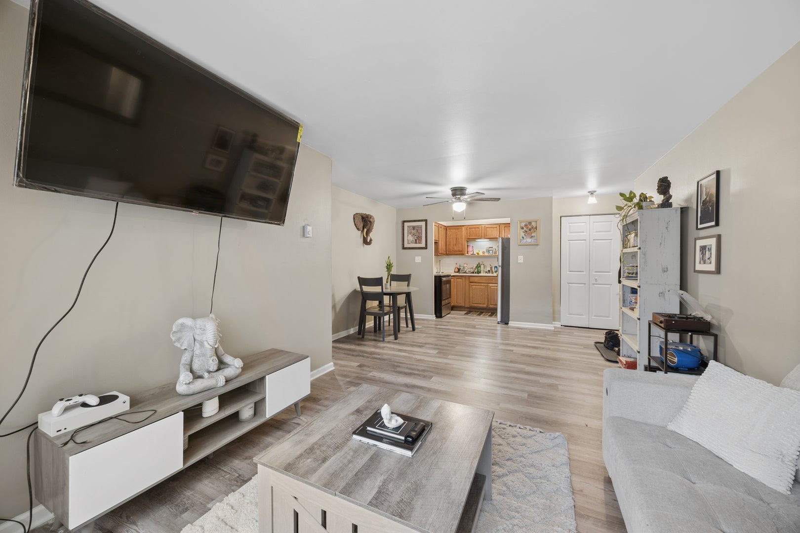 727 S Maple Avenue 100