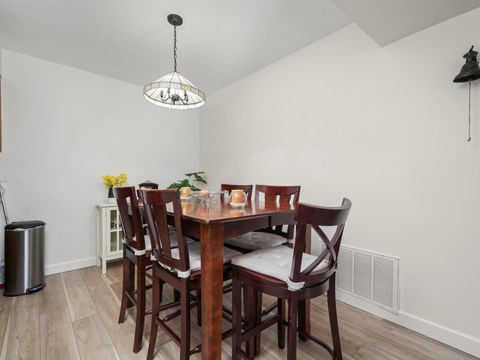 Tiny photo for 4917 W 109th Street #202, Oak Lawn, IL 60453 (MLS # 12422024)