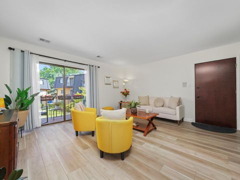 Tiny photo for 4917 W 109th Street #202, Oak Lawn, IL 60453 (MLS # 12422024)