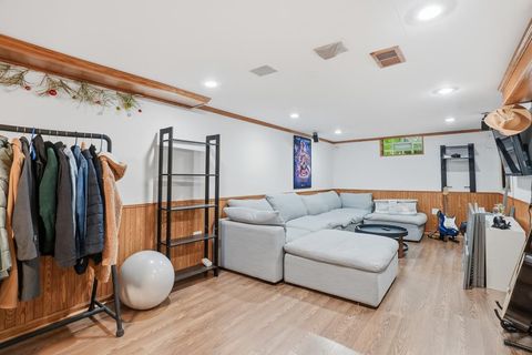 Tiny photo for 4240 Custer Avenue, Brookfield, IL 60513 (MLS # 12507182)