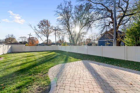 Tiny photo for 200 N School Street, Mount Prospect, IL 60056 (MLS # 12394023)