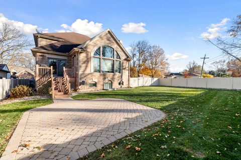 Tiny photo for 200 N School Street, Mount Prospect, IL 60056 (MLS # 12394023)