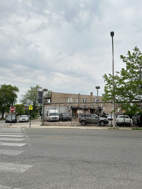 4216 W Grand Avenue Chicago IL 60651