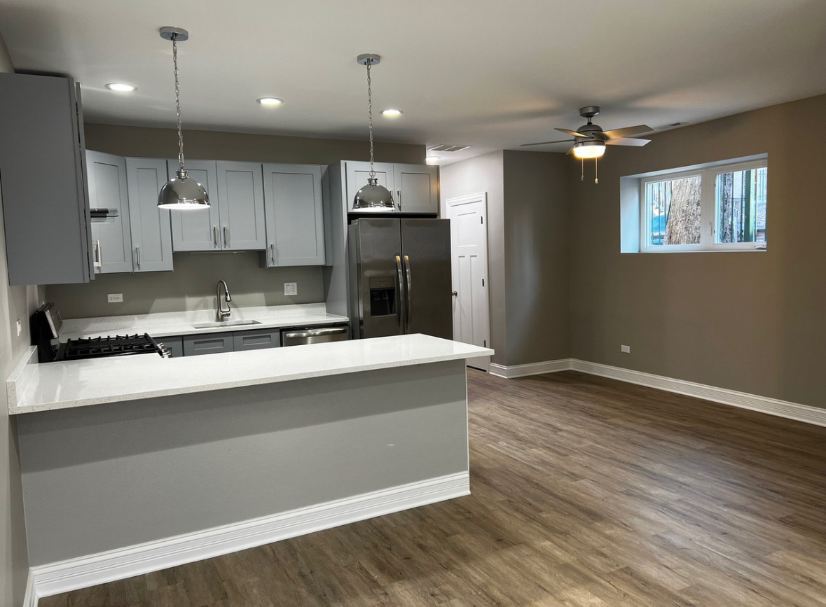 4949 S Wabash Avenue 1