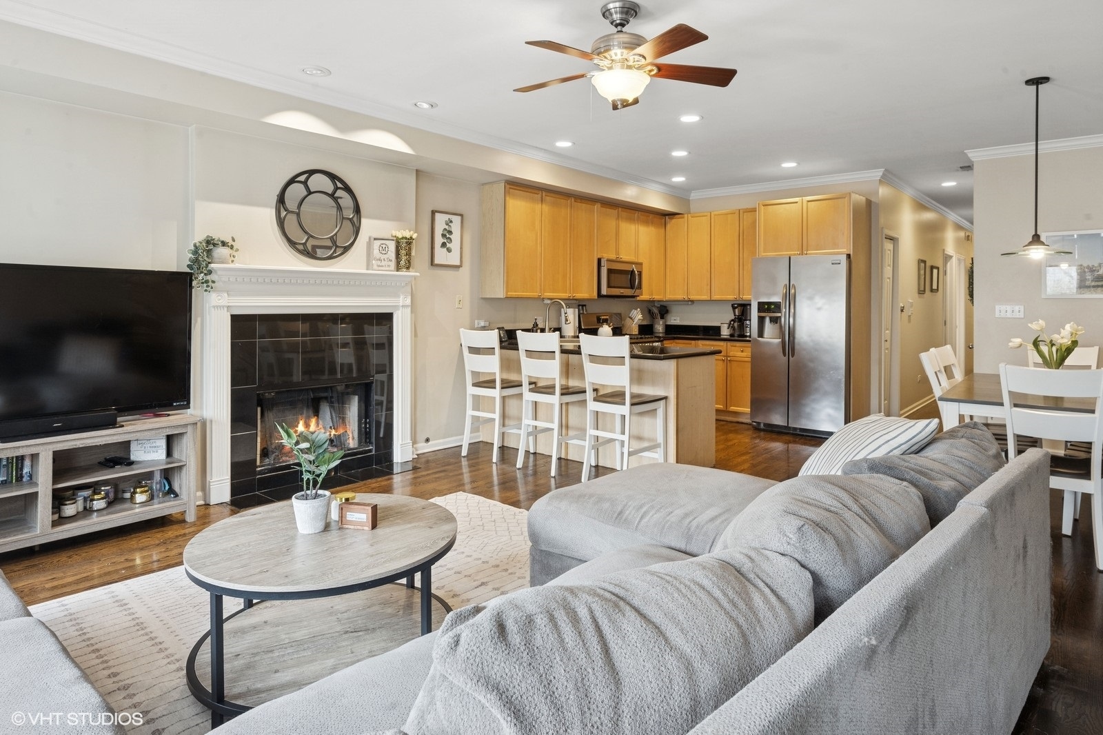1954 W HENDERSON Street 2