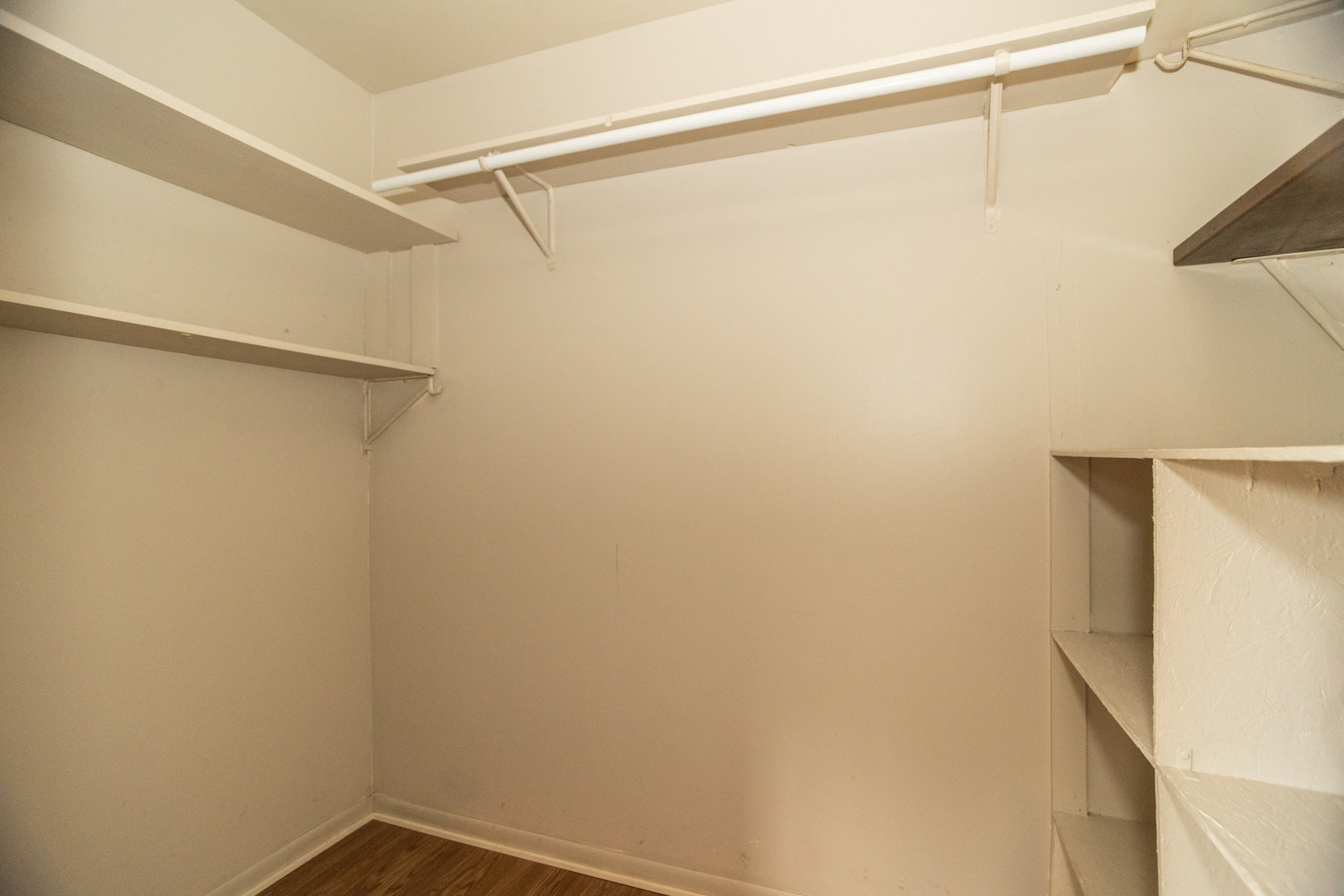 Forest Park, Illinois 60130, United States, 3 Bedrooms Bedrooms, ,2 BathroomsBathrooms,Residential,Active,213931