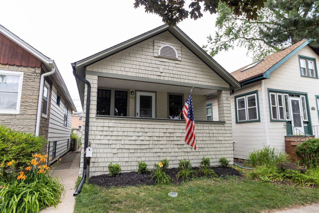 Photo for 1103 Circle Avenue, Forest Park, IL 60130 (MLS # 12476041)