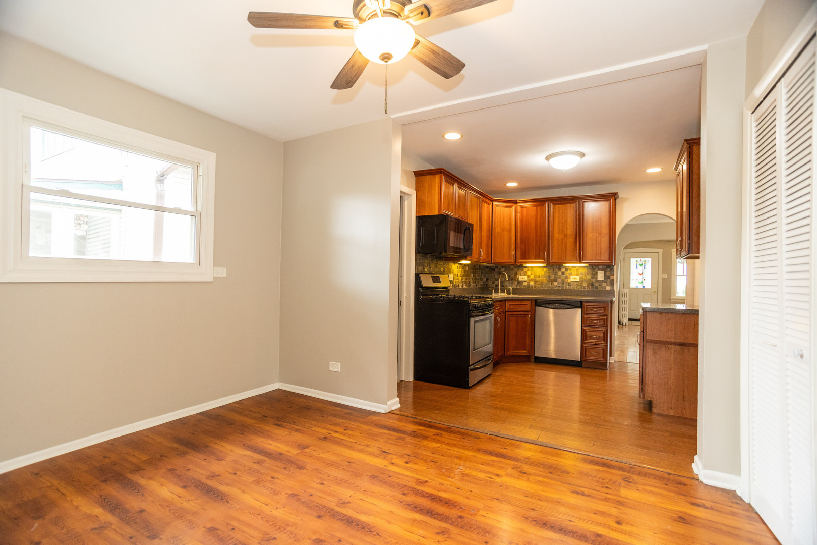 Forest Park, Illinois 60130, United States, 3 Bedrooms Bedrooms, ,2 BathroomsBathrooms,Residential,Active,213931