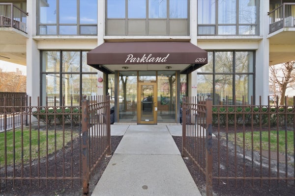 6701 S CRANDON AVE APT 8C, CHICAGO, IL 60649 - Image c644c10842df6aa7d0a01eec0bee5263/1109963361