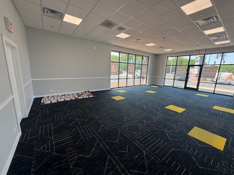 Tiny photo for 7929 W Cermak Road #I, North Riverside, IL 60546 (MLS # 12516865)