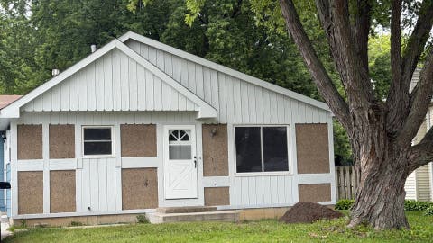 Tiny photo for 1900 Longmeadow Drive, Lindenhurst, IL 60046 (MLS # 12666056)