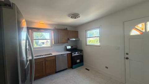 Tiny photo for 1900 Longmeadow Drive, Lindenhurst, IL 60046 (MLS # 12666056)