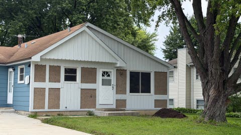 Tiny photo for 1900 Longmeadow Drive, Lindenhurst, IL 60046 (MLS # 12666056)