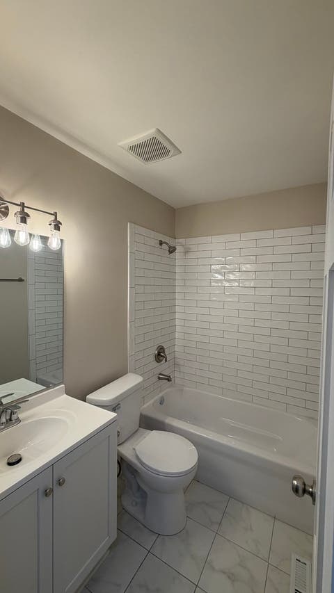 Tiny photo for 1900 Longmeadow Drive, Lindenhurst, IL 60046 (MLS # 12666056)