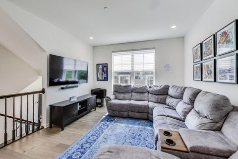 Tiny photo for 1976 Kingsley Circle, Northbrook, IL 60062 (MLS # 12467030)