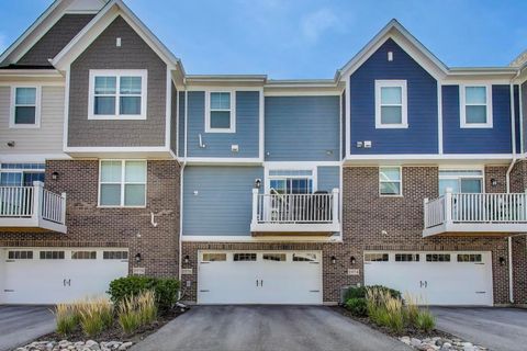 Tiny photo for 1976 Kingsley Circle, Northbrook, IL 60062 (MLS # 12467030)