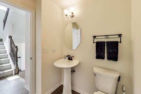 Tiny photo for 1976 Kingsley Circle, Northbrook, IL 60062 (MLS # 12467030)