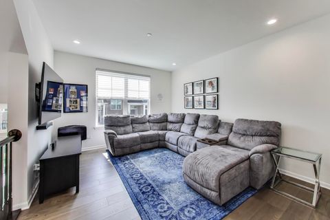 Tiny photo for 1976 Kingsley Circle, Northbrook, IL 60062 (MLS # 12467030)