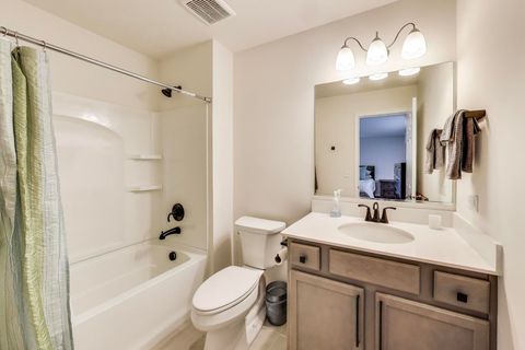Tiny photo for 1976 Kingsley Circle, Northbrook, IL 60062 (MLS # 12467030)