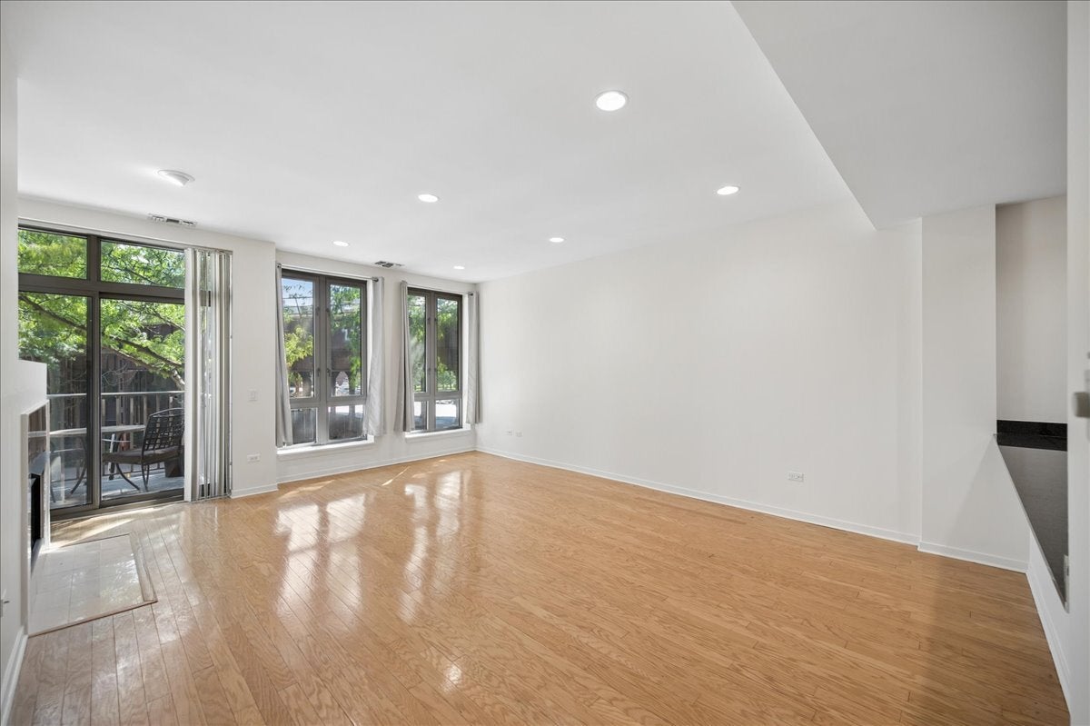 400 N Clinton Street 207